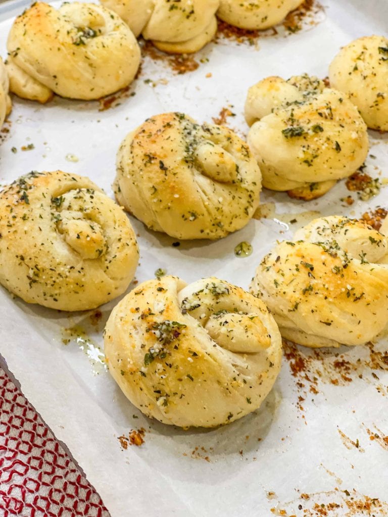 garlic knots with refrigerated biscuit dough