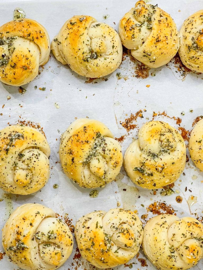 biscuit dough garlic knots