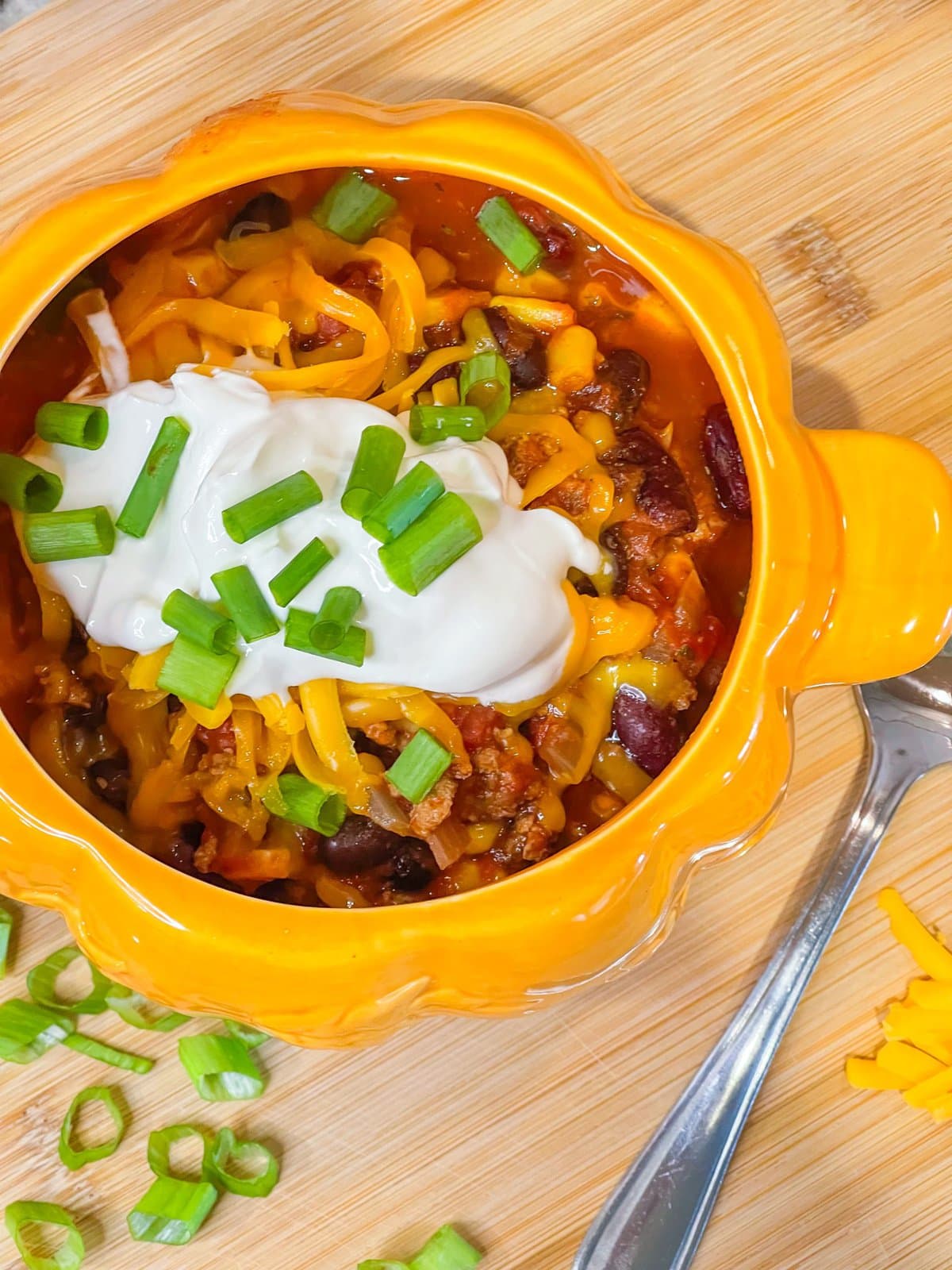 This homemade turkey chili is warm and hearty and still light and filling with lean ground turkey, beans, bright veggies, and warm spices. Make a batch on the weekend to meal prep and have lunch ready to go all week long.