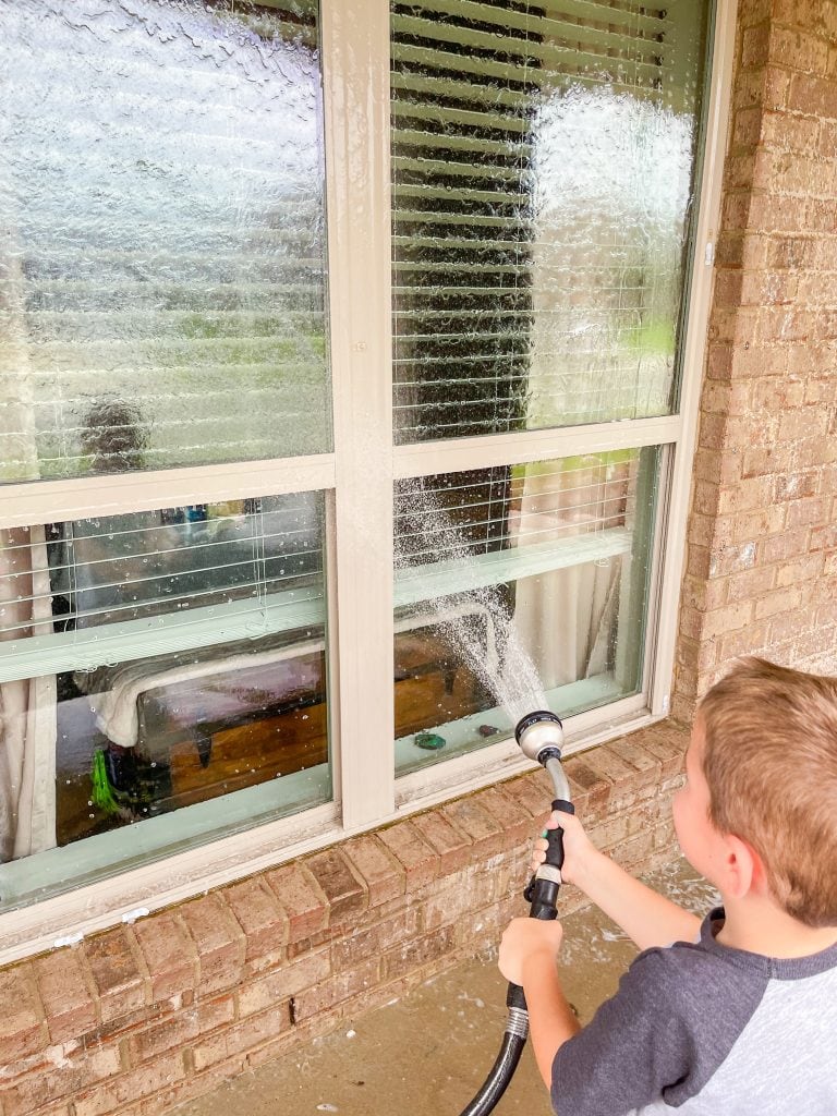 This is my no fail, Streak Free Window Cleaning Recipe for outside windows using a couple of simple products you probably already have at home. Wash your windows easily and quickly without wasting time drying and enjoy a crystal clear view today!