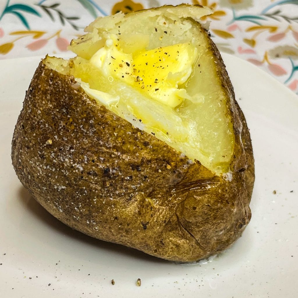 These super Easy Baked Potatoes are minimal effort, a few ingredients and result in a crispy skin, tender inside oven, flavorful baked potato. The perfect accompaniment to any dish or enjoy these as the star of mealtime.