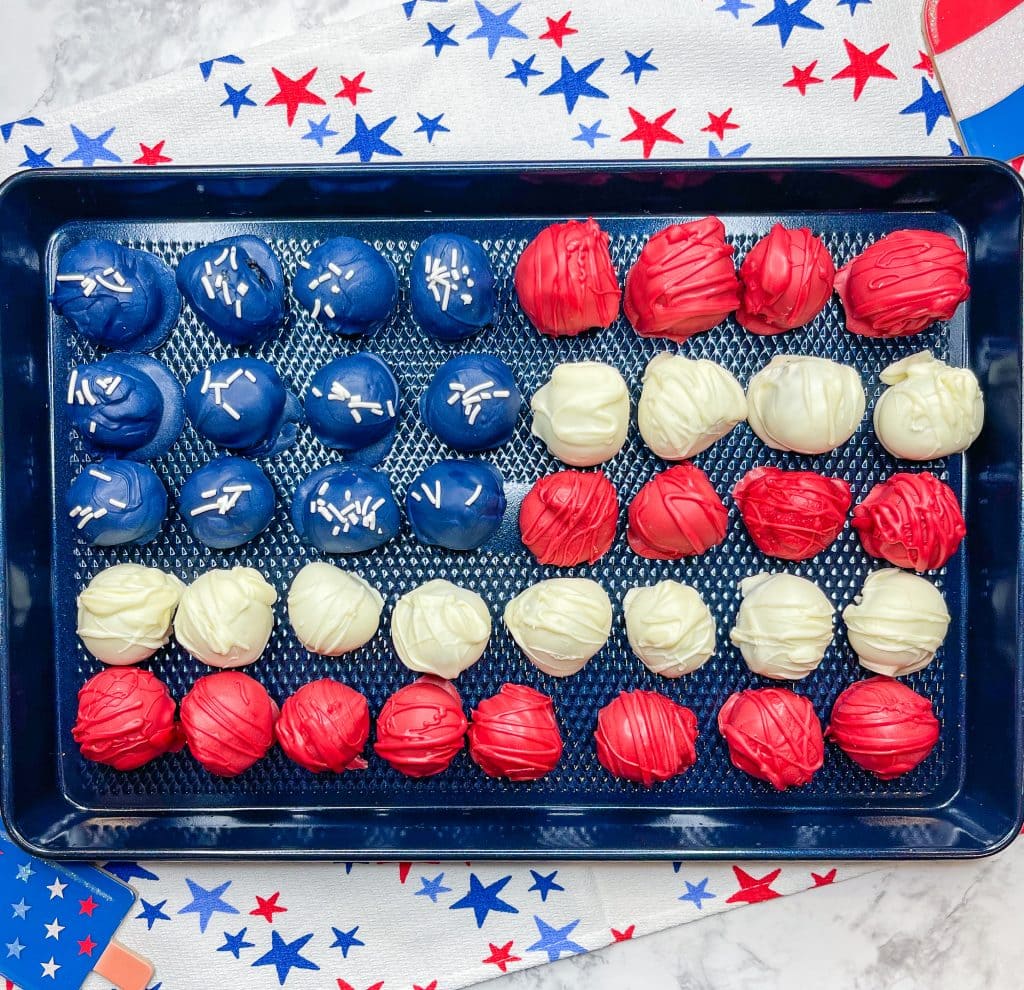 These Patriotic Oreo Truffles are only 5 easy ingredients, are simple to assemble, and look stunning on a 4th of July spread. 