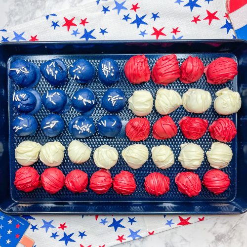 These Patriotic Oreo Truffles are only 5 easy ingredients, are simple to assemble, and look stunning on a 4th of July spread.