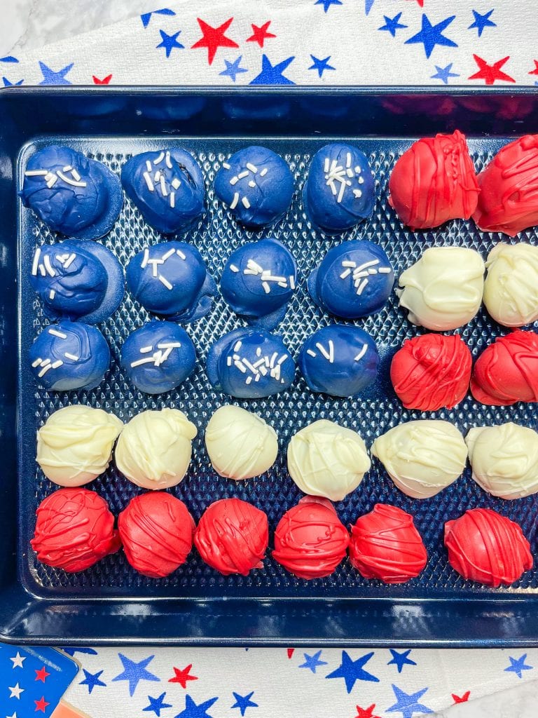 These Patriotic Oreo Truffles are only 5 easy ingredients, are simple to assemble, and look stunning on a 4th of July spread.