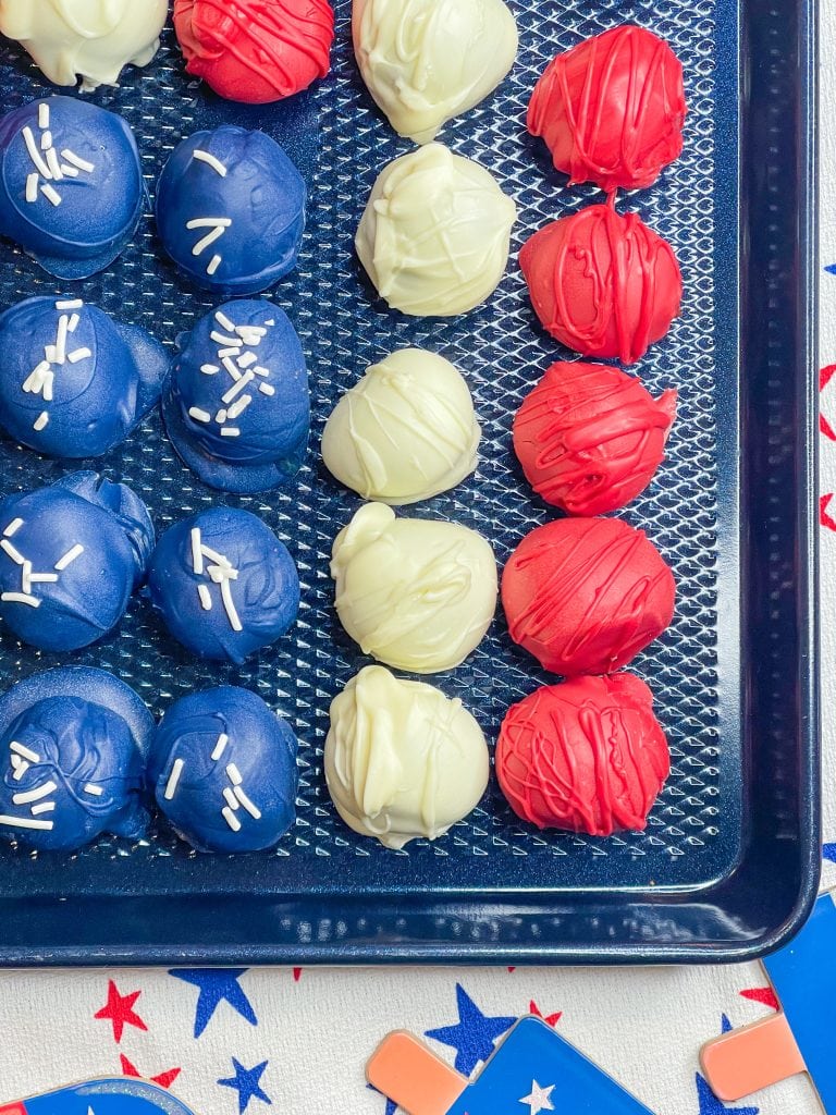 These Patriotic Oreo Truffles are only 5 easy ingredients, are simple to assemble, and look stunning on a 4th of July spread.