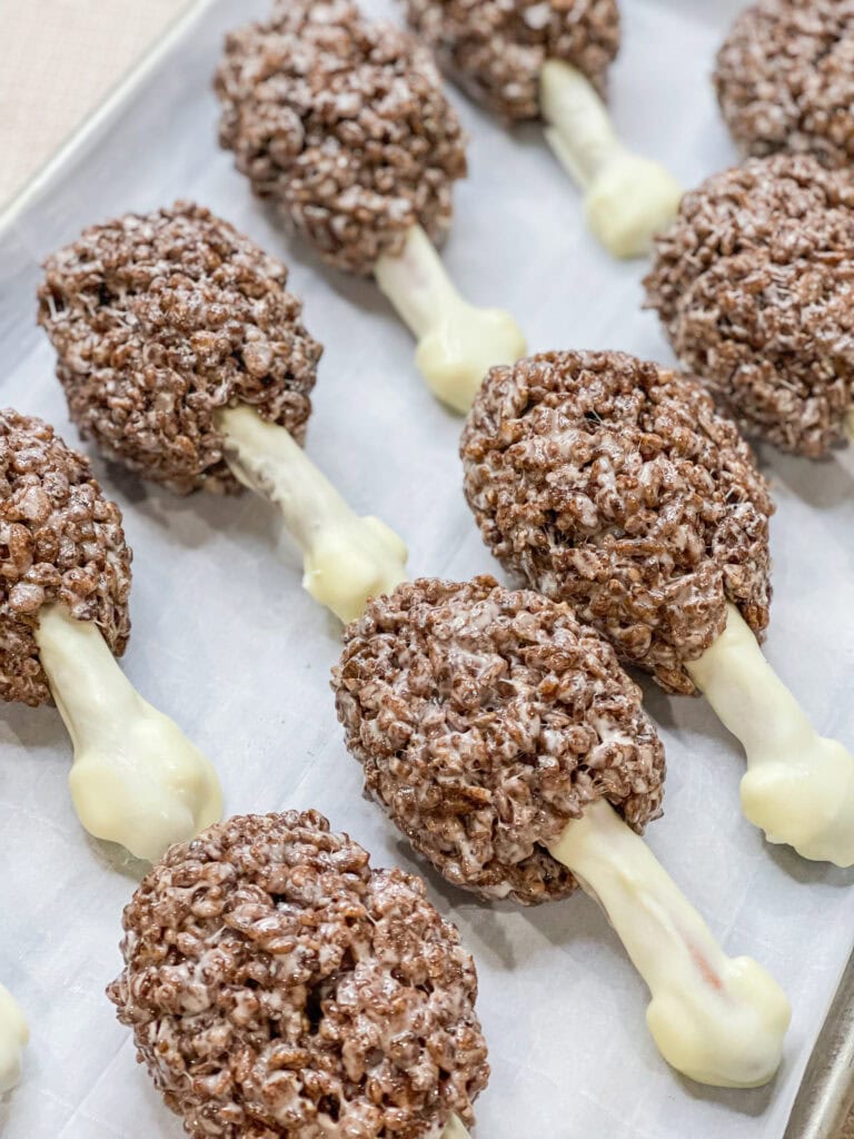 Rice Krispie Treat Turkey Legs are so much fun for Thanksgiving! They are made with chocolate Rice Krispies, white chocolate, mini marshmallows, and pretzel sticks. The drumsticks look like turkey legs but taste just like the Rice Krispie Treats you love.