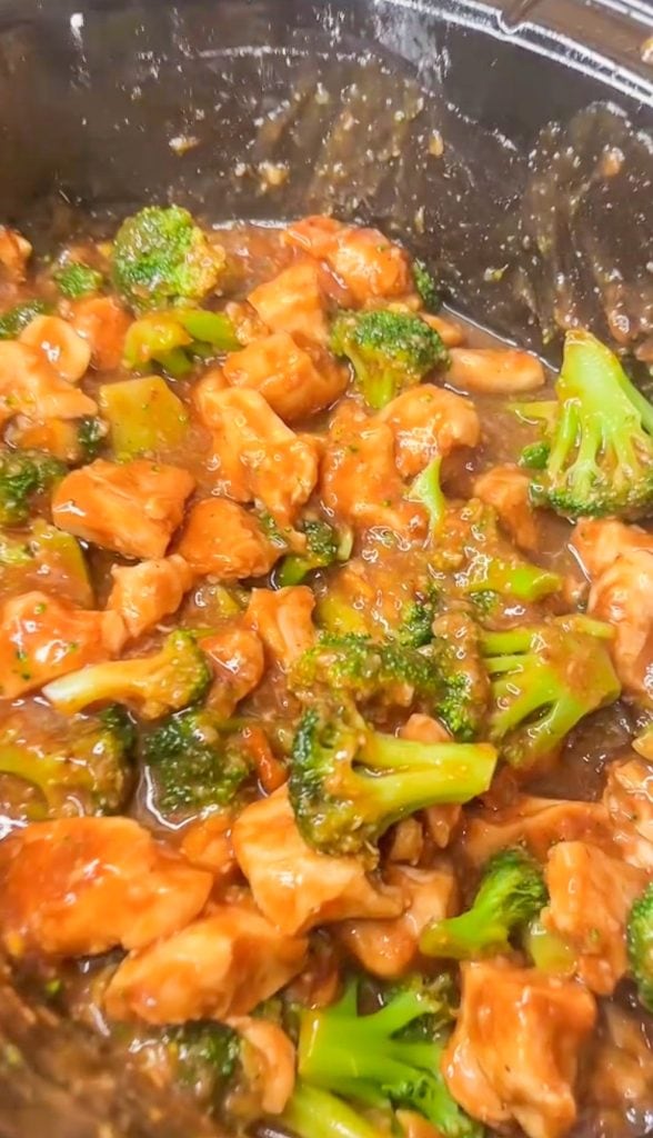 Craving Chinese inspired cuisine? Try this easy and simple Crock Pot Orange-y Chicken with broccoli. We love this served over a big bed of rice for a delicious dinner.