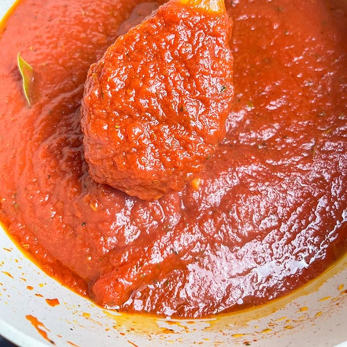 This Easy 30-Minute Stovetop Marinara Sauce is the perfect blend of simplicity and flavor. Made with pantry staples like canned tomatoes, garlic, olive oil, and a handful of fresh or dried herbs, this sauce comes together in no time. Simmered to perfection on the stovetop, it’s rich, hearty, and bursting with classic Italian flavors. Whether you’re tossing it with pasta, layering it in lasagna, or using it as a dip for crusty bread, this quick marinara will become your go-to recipe for effortless, homemade deliciousness!