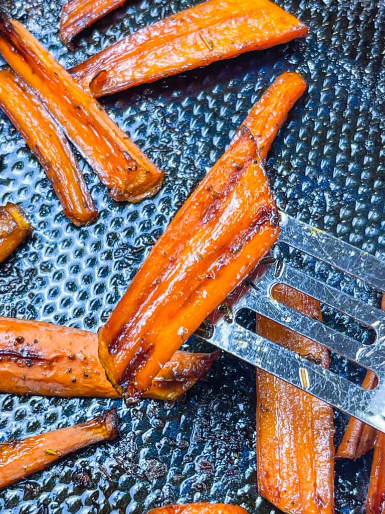 Looking for a simple yet elegant side dish that’s as easy to make as it is delicious? These Sheet Pan Roasted Balsamic Vinegar Honey Glazed Carrots are the perfect answer. Sweet, tangy, and caramelized to perfection, they’re a crowd-pleaser that works for everything from weeknight dinners to holiday feasts. Plus, with just a handful of ingredients and a single sheet pan, cleanup is a breeze. Whether you’re hosting or just treating yourself, these carrots bring bold flavor with minimal effort!