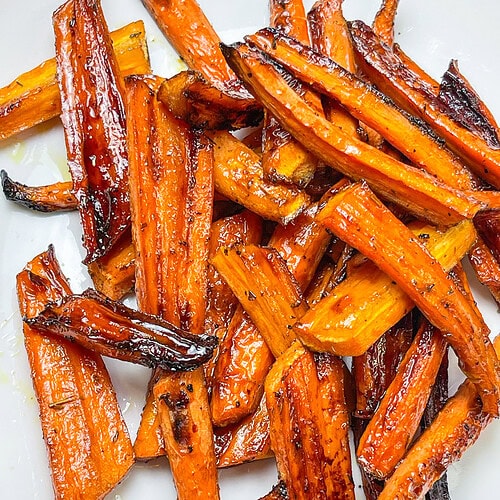 Looking for a simple yet elegant side dish that’s as easy to make as it is delicious? These Sheet Pan Roasted Balsamic Vinegar Honey Glazed Carrots are the perfect answer. Sweet, tangy, and caramelized to perfection, they’re a crowd-pleaser that works for everything from weeknight dinners to holiday feasts. Plus, with just a handful of ingredients and a single sheet pan, cleanup is a breeze. Whether you’re hosting or just treating yourself, these carrots bring bold flavor with minimal effort!