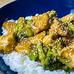 Looking for a delicious, hassle-free dinner that your whole family will love? Say hello to Crock Pot Teriyaki Chicken! This dish brings together tender, slow-cooked chicken with a savory-sweet teriyaki sauce that’s packed with the flavors of soy sauce, garlic, ginger, and a touch of sweetness.