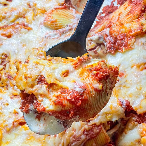 There’s nothing quite like the comfort of a warm, cheesy pasta dish to bring everyone to the table. Classic Stuffed Shells are a timeless favorite, featuring jumbo pasta shells generously filled with creamy ricotta, mozzarella, and parmesan, then nestled in a rich marinara sauce. But what makes this dish even better? It’s completely freezer-friendly! Whether you’re meal prepping for busy weeknights, stocking up for a special occasion, or just want to have a hearty, homemade dinner ready at a moment’s notice, these stuffed shells are the ultimate make-ahead meal. They freeze beautifully and bake up bubbly and delicious straight from the freezer. Perfect for family dinners or sharing with friends, this recipe is as convenient as it is comforting. Let’s dive into how you can make, freeze, and savor this classic dish anytime!