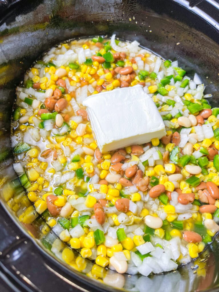 Warm, creamy, and full of flavor, Crock Pot White Chicken Chili is the ultimate comfort food for any season. This hearty, slow-cooked dish combines tender shredded chicken, white beans, and a medley of savory spices in a creamy, flavorful broth. Fresh jalapeños add a subtle heat, while cream cheese and a touch of heavy cream gives the chili its signature richness. With every spoonful, you’ll enjoy the perfect balance of smoky, tangy, and zesty flavors.