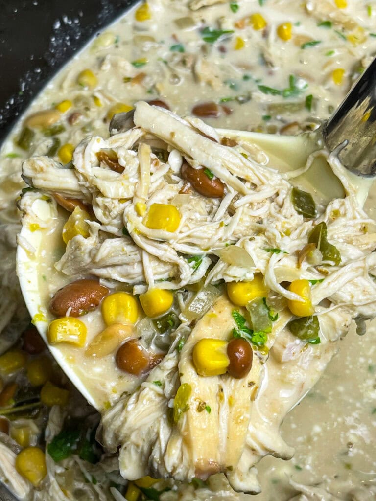 Warm, creamy, and full of flavor, Crock Pot White Chicken Chili is the ultimate comfort food for any season. This hearty, slow-cooked dish combines tender shredded chicken, white beans, and a medley of savory spices in a creamy, flavorful broth. Fresh jalapeños add a subtle heat, while cream cheese and a touch of heavy cream gives the chili its signature richness. With every spoonful, you’ll enjoy the perfect balance of smoky, tangy, and zesty flavors.