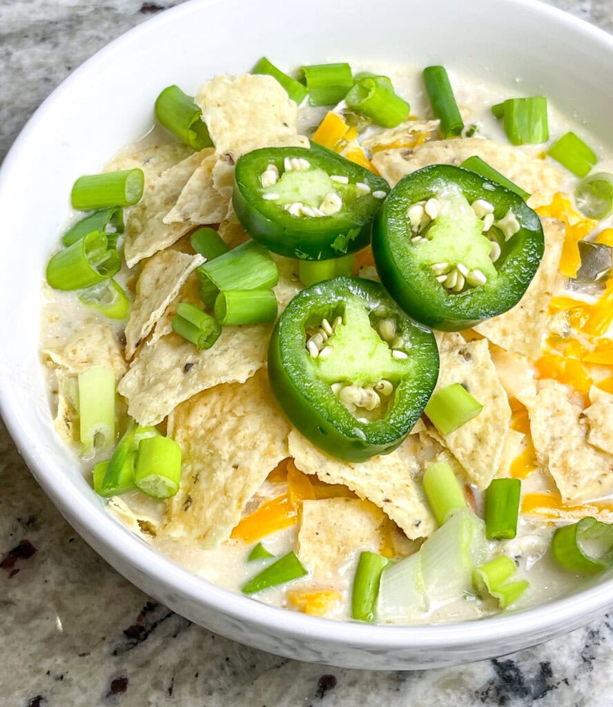 Warm, creamy, and full of flavor, Crock Pot White Chicken Chili is the ultimate comfort food for any season. This hearty, slow-cooked dish combines tender shredded chicken, white beans, and a medley of savory spices in a creamy, flavorful broth. Fresh jalapeños add a subtle heat, while cream cheese and a touch of heavy cream gives the chili its signature richness. With every spoonful, you’ll enjoy the perfect balance of smoky, tangy, and zesty flavors.