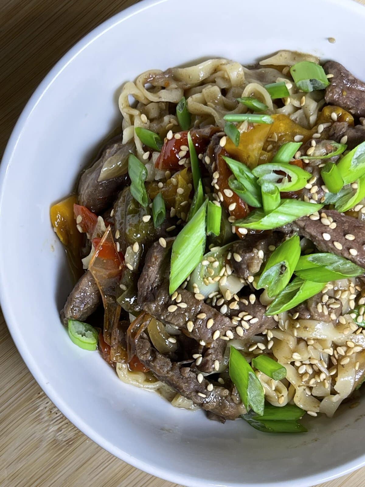 When the craving for comfort food strikes, there’s nothing better than a hearty bowl of beef and noodles to hit the spot. This slow cooker beef and ramen recipe is a game-changer, combining tender, flavorful beef with the satisfying chew of ramen noodles—all cooked to perfection in a rich, savory broth. Whether you're looking for an easy weeknight meal or something to warm you up on a chilly day, this dish brings together convenience and bold flavors. Grab your slow cooker and let’s turn simple ingredients into a comforting masterpiece!