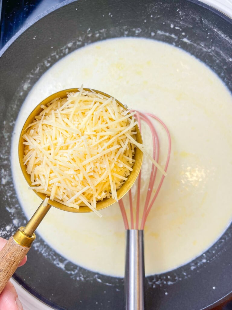 Do you love Olive Garden's creamy dreamy alfredo? Today is your lucky day! This is a Copycat Olive Garden Alfredo Sauce that is made with just 7 simple ingredients. I guarantee it tastes so much better at home.