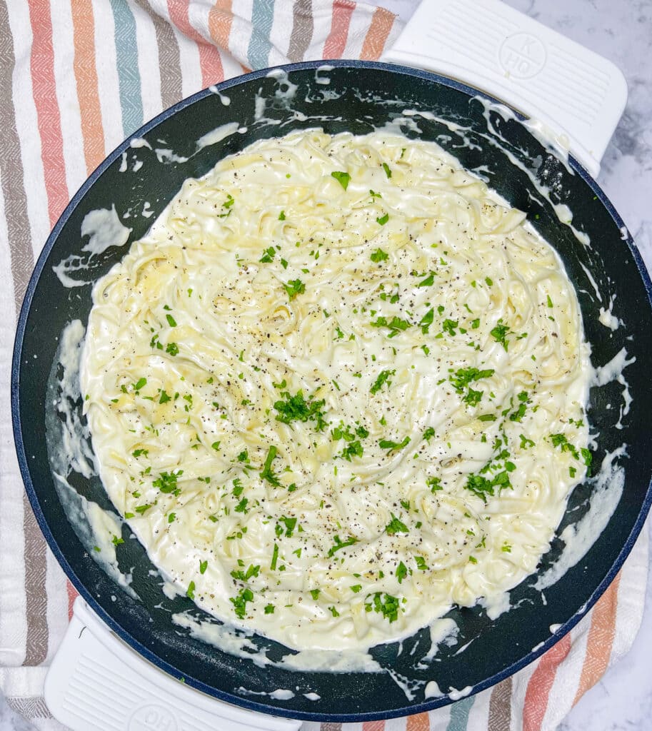 Do you love Olive Garden's creamy dreamy alfredo? Today is your lucky day! This is a Copycat Olive Garden Alfredo Sauce that is made with just 7 simple ingredients. I guarantee it tastes so much better at home.