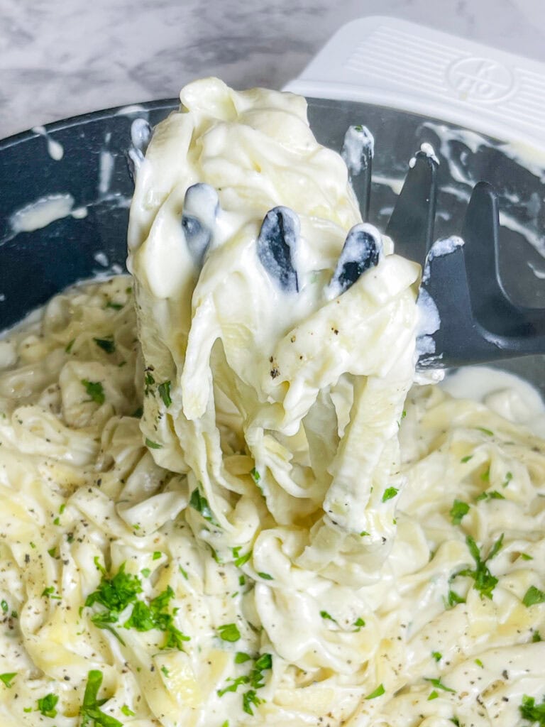 Do you love Olive Garden's creamy dreamy alfredo? Today is your lucky day! This is a Copycat Olive Garden Alfredo Sauce that is made with just 7 simple ingredients. I guarantee it tastes so much better at home.